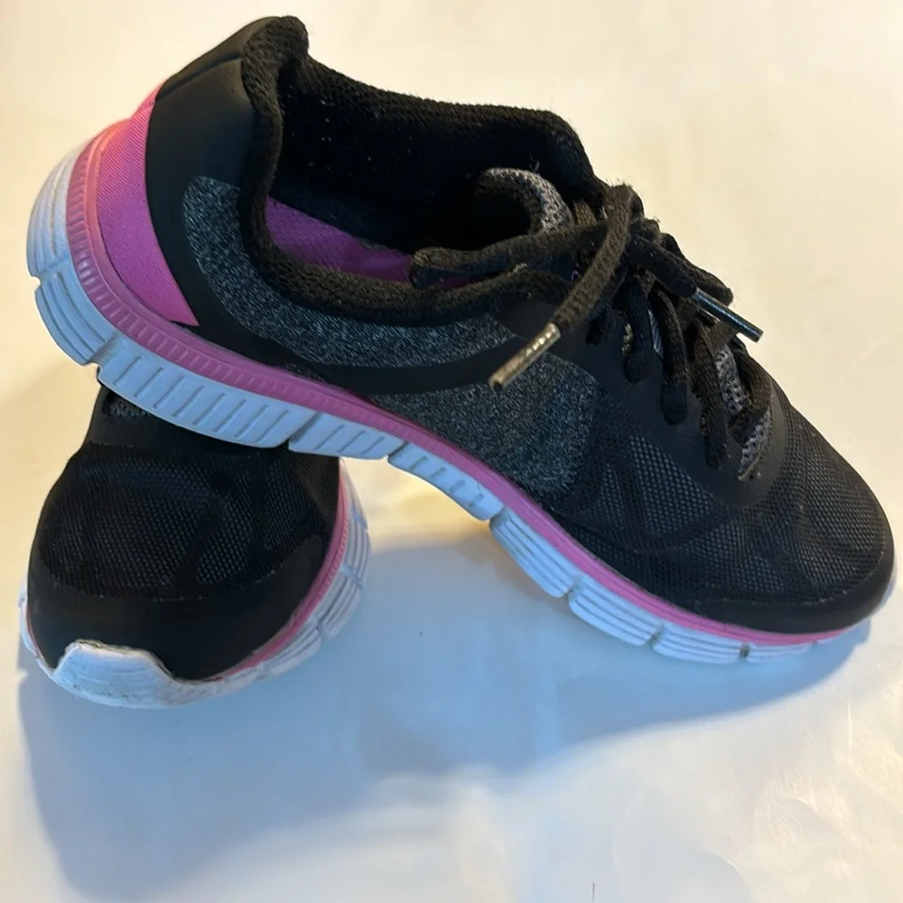 US Polo Association athletic shoes black, grey, pink and white size 7 1/2